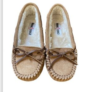 NWOB MINNETONKA Tan Suede Moccasins Sz 6